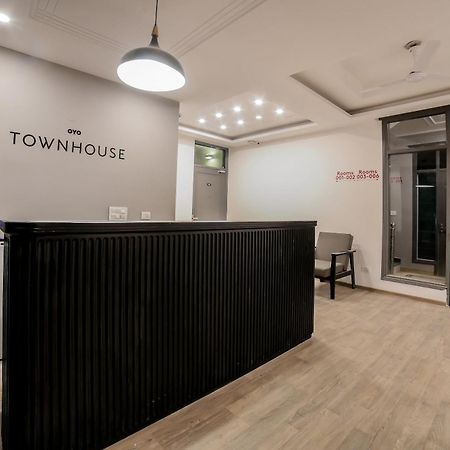 Townhouse 330 Dlf Phase-2 Near Leisure Valley Park Gurgaon Eksteriør bilde