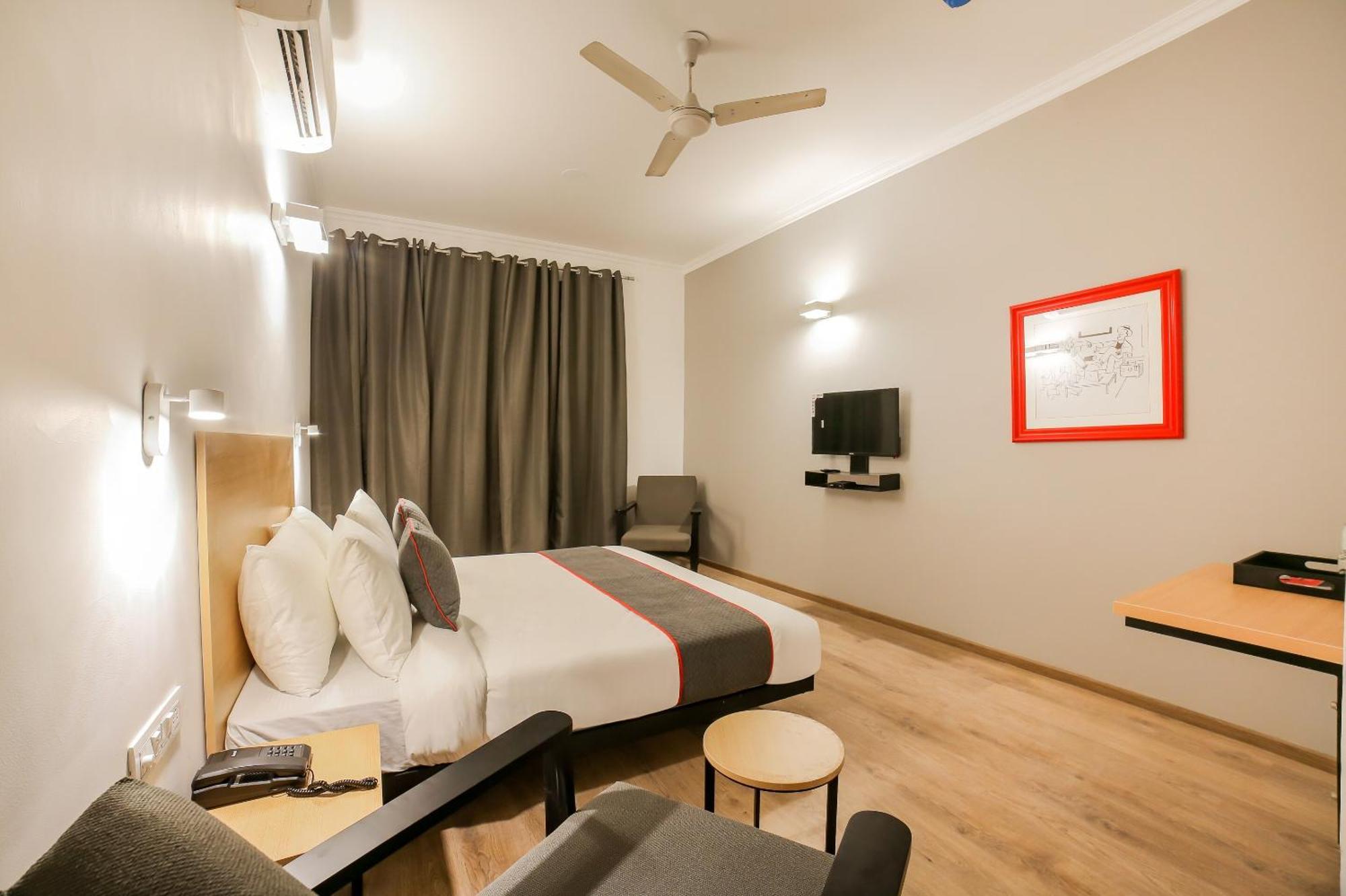 Townhouse 330 Dlf Phase-2 Near Leisure Valley Park Gurgaon Eksteriør bilde